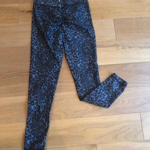 Zyia Stone Leopard Scrunchy Light n Luxe 7/8 24”